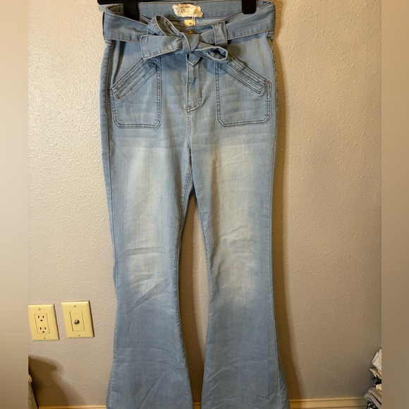 Jeans w/ bow - Picture 1 of 2